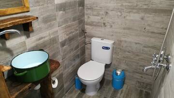 Фото номера Двухместный номер с 2 отдельными кроватями Гостевой дом The Old Nest г. Madzharovo 5